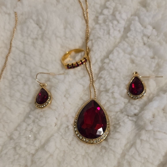 Elegant Gold and Red Jewelry Set - Picture 1 of 4